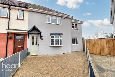 4 bedroom end of terrace house for sale, Bellhouse Road, Romford, RM7 0LS