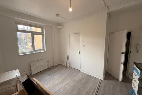 Studio to rent, Kelvin Avenue, Southgate