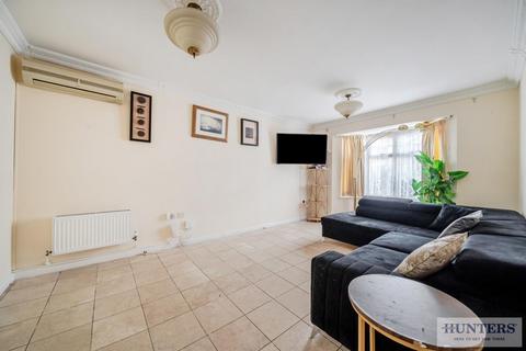 4 bedroom house for sale, Greenhaven Drive, Thamesmead