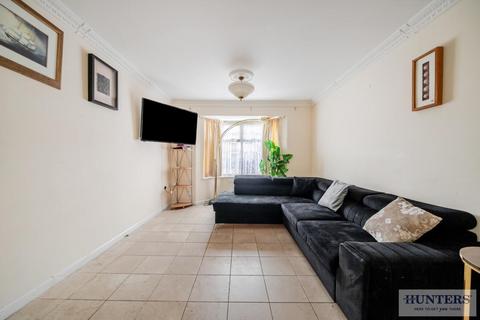 4 bedroom house for sale, Greenhaven Drive, Thamesmead