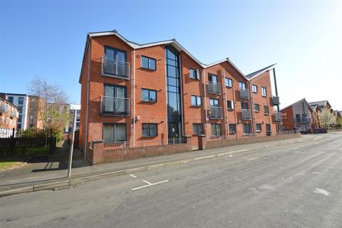 2 bedroom flat to rent, Loxford Street, Manchester M15