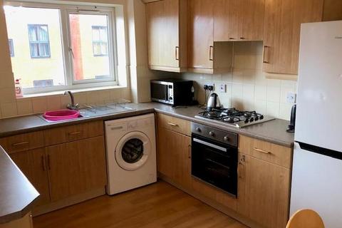 2 bedroom flat to rent, Loxford Street, Manchester M15