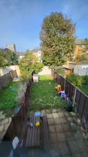2 bedroom detached house to rent, Barking, IG11