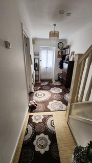 2 bedroom detached house to rent, Barking, IG11