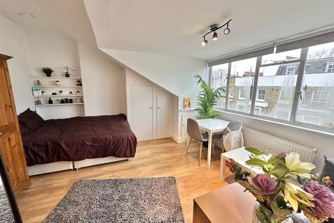 Studio to rent, London NW8