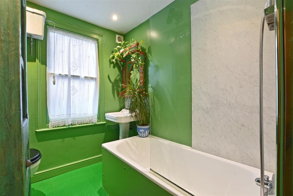 01-c90d GCWT - 60 Clifford Gdns - Bathroom  -Origin