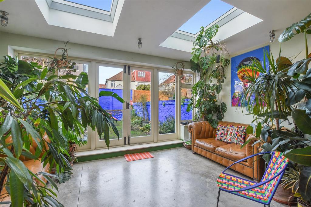 10-f075 GCWT - 60 Clifford Gdns - Kitchen 4 -Origin