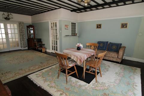 10 The Crescent, West Wickham, BR4 0HE
