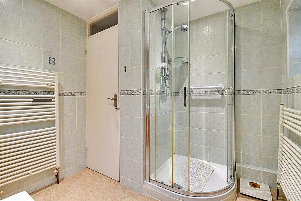 Bathroom 3.jpg
