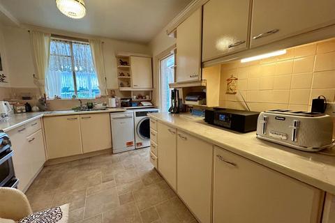 3 bedroom semi-detached house for sale, Lyndhurst Road, London