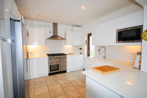 4 bedroom detached house for sale, Hamhaugh Island, Shepperton TW17