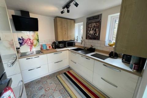 4 bedroom terraced house to rent, Hollins Lane, Accrington