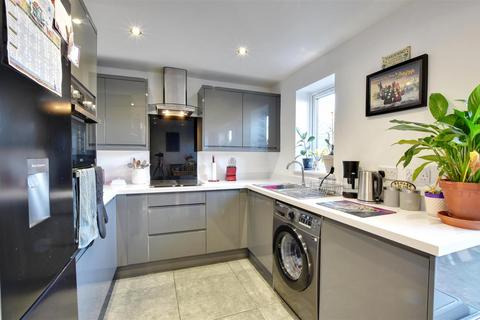 3 bedroom end of terrace house for sale, Marchants Drive, Camber, Rye