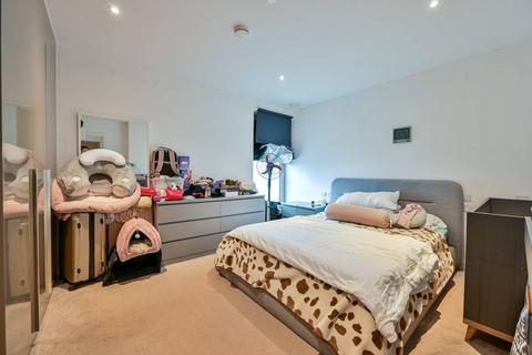 1 bedroom flat for sale, Rutherford Heights, Elephant and Castle, London, SE17