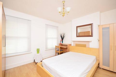 2 bedroom house to rent, Station Road, Forest Gate, London, E7