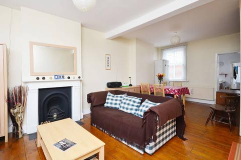 2 bedroom house to rent, Station Road, Forest Gate, London, E7