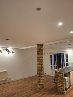 5 bedroom semi-detached house to rent, Glenbrook South, Enfield EN2