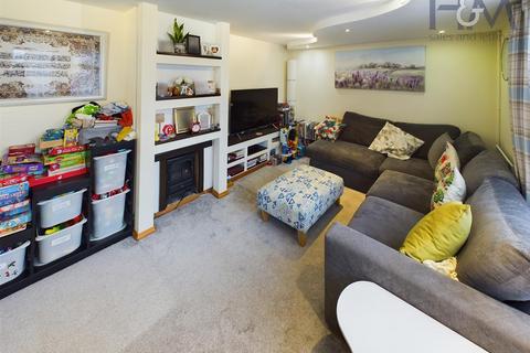 3 bedroom terraced house for sale, Chells Way, Stevenage, Hertfordshire, SG2 0LU.