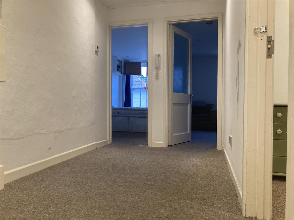 Hallway.jpg