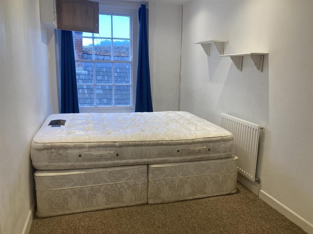 Bedroom 1.jpg