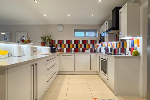 4 Nursery Close, Collingham, Newark, NG23 7BL