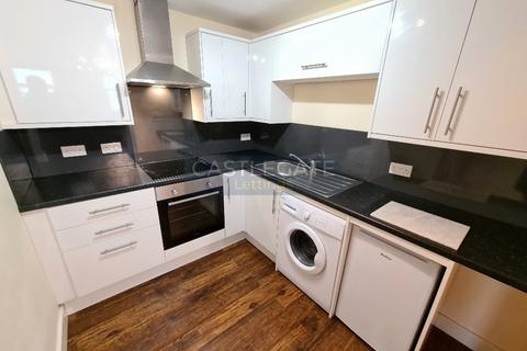 2 bedroom flat to rent, New Street, Huddersfield, HD1 2AX