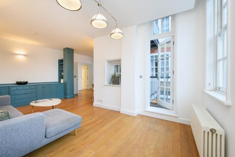 2 bedroom flat to rent, Wellington Street, London