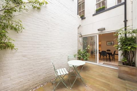 3 bedroom mews to rent, Richardsons Mews, London