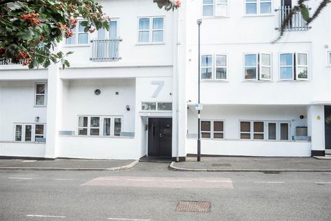 2 bedroom ground floor flat for sale, Park Road, London N14