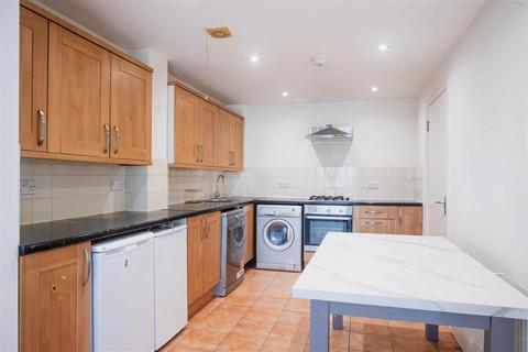 2 bedroom ground floor flat for sale, Park Road, London N14