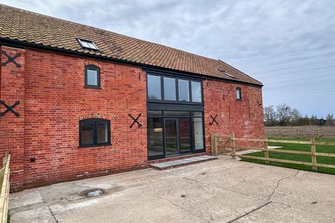 4 bedroom barn conversion to rent, Rackham's Corner, NR32