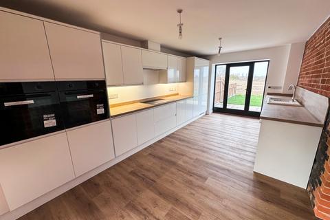 4 bedroom barn conversion to rent, Rackham's Corner, NR32