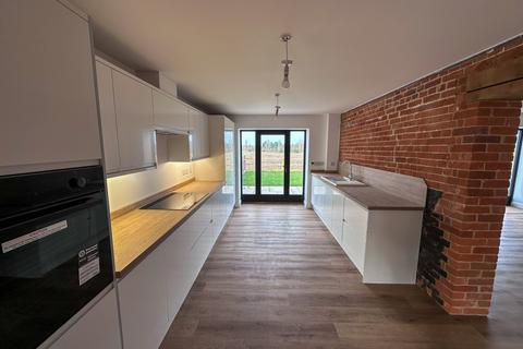 4 bedroom barn conversion to rent, Rackham's Corner, NR32