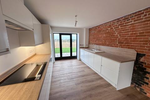 4 bedroom barn conversion to rent, Rackham's Corner, NR32