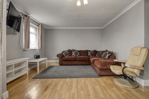 2 bedroom flat for sale, Mark Lodge, London EN4