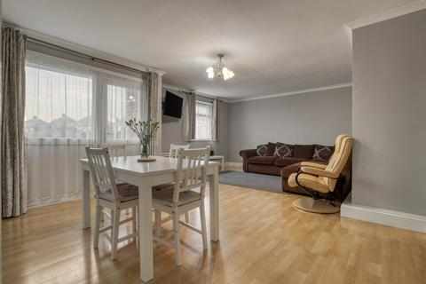 2 bedroom flat for sale, Mark Lodge, London EN4