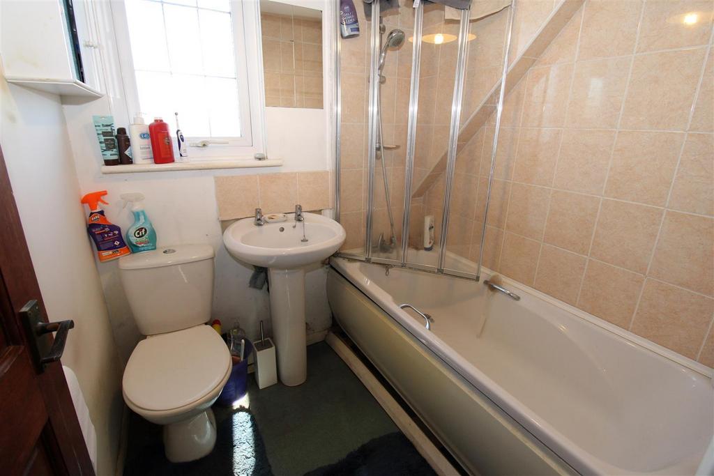 Annexe bathroom.JPG