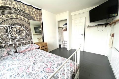 1 bedroom flat to rent, Weir Hall Road, London N17