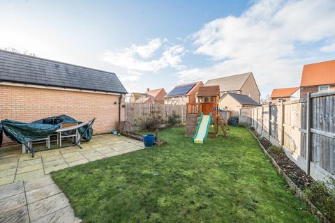 3 bedroom semi-detached house for sale, Rawlinson Chase, Halstead, Essex