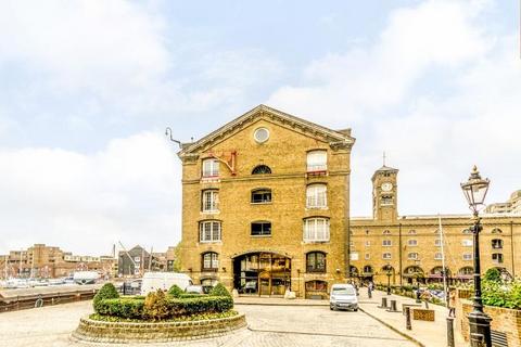 1 bedroom flat for sale, Ivory House, East Smithfield, London, E1W