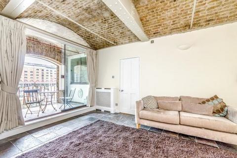 1 bedroom flat for sale, Ivory House, East Smithfield, London, E1W