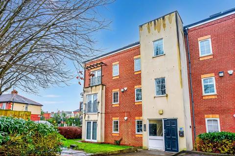 2 bedroom flat for sale, Leigh, Manchester WN7