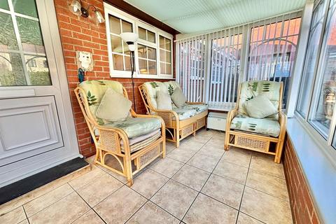 2 bedroom detached bungalow for sale, Back Southgate, Hornsea