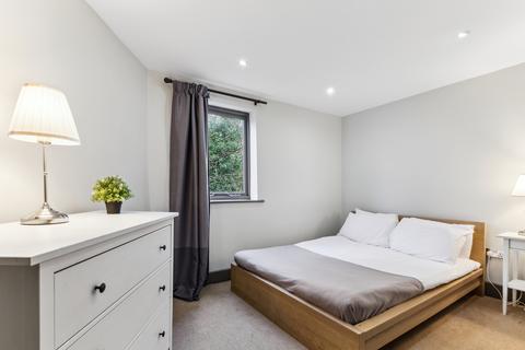 2 bedroom flat to rent, Icon Building, 135 Battersea High Street, London