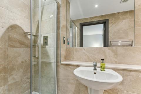 2 bedroom flat to rent, Icon Building, 135 Battersea High Street, London