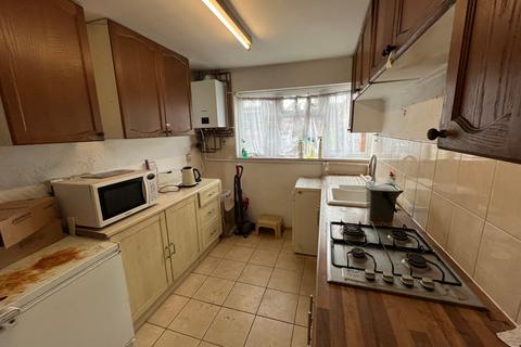 4 bedroom end of terrace house for sale, Normanhurst, Ashford TW15