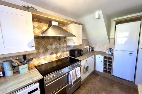 3 bedroom terraced house for sale, Walnut Close, Yateley GU46