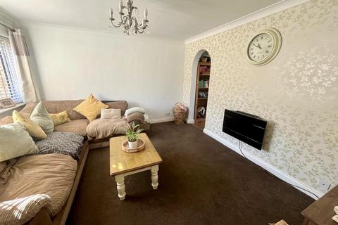 3 bedroom terraced house for sale, Walnut Close, Yateley GU46