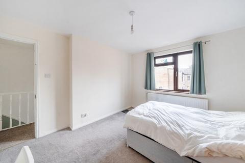 33 Ramsey Close, London, NW9 7DW