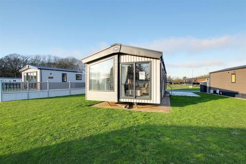 2 bedroom property for sale, Woodthorpe Leisure Park, Alford LN13